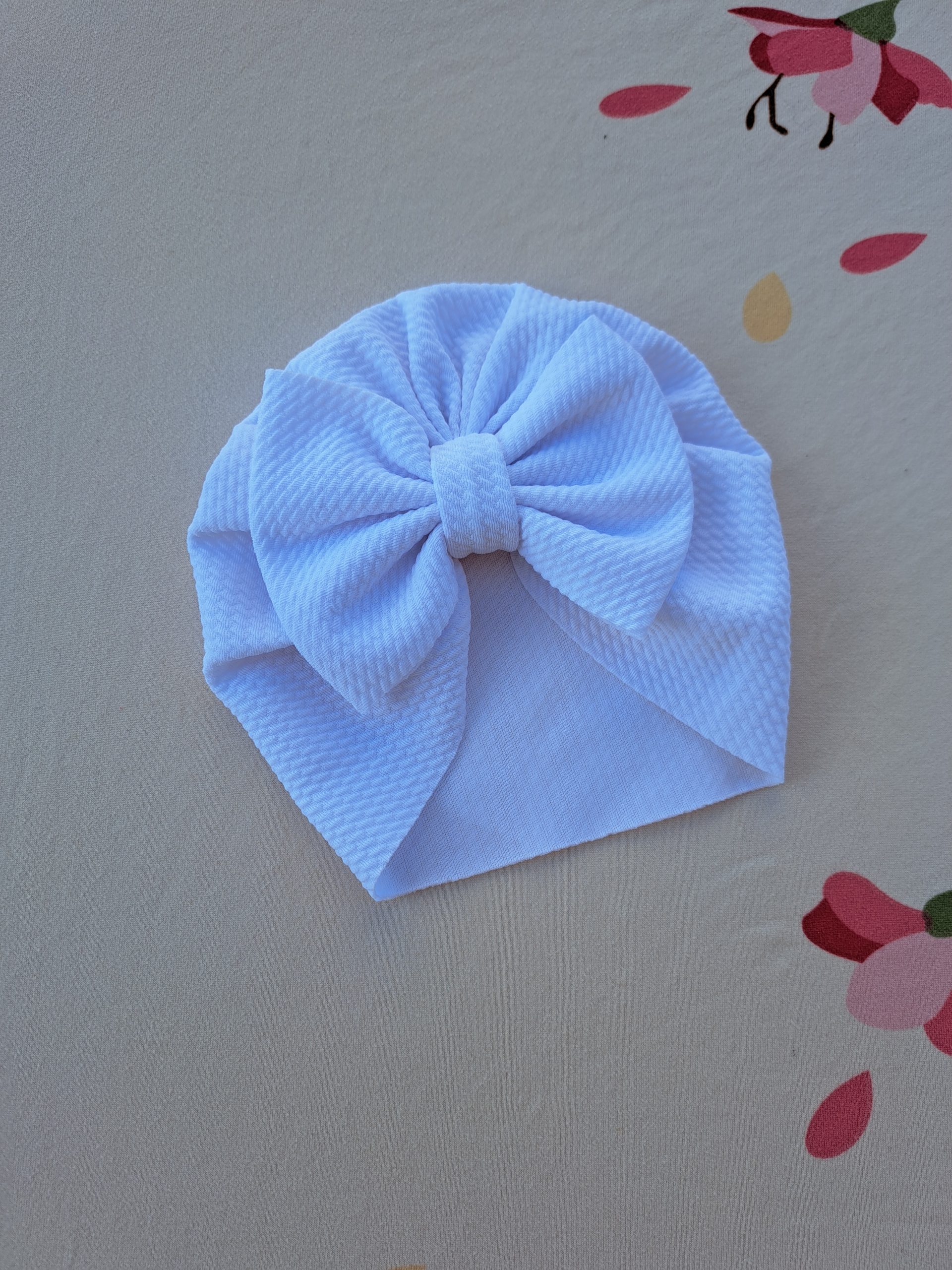 Turban cu fundita alba